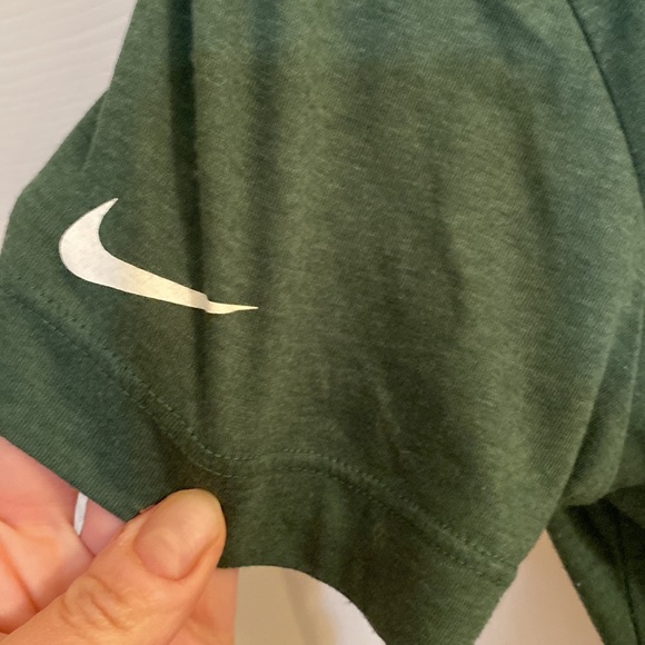 Medium, Nike Green Bay Packers V-Neck T-Shirt - Picture 3 of 5